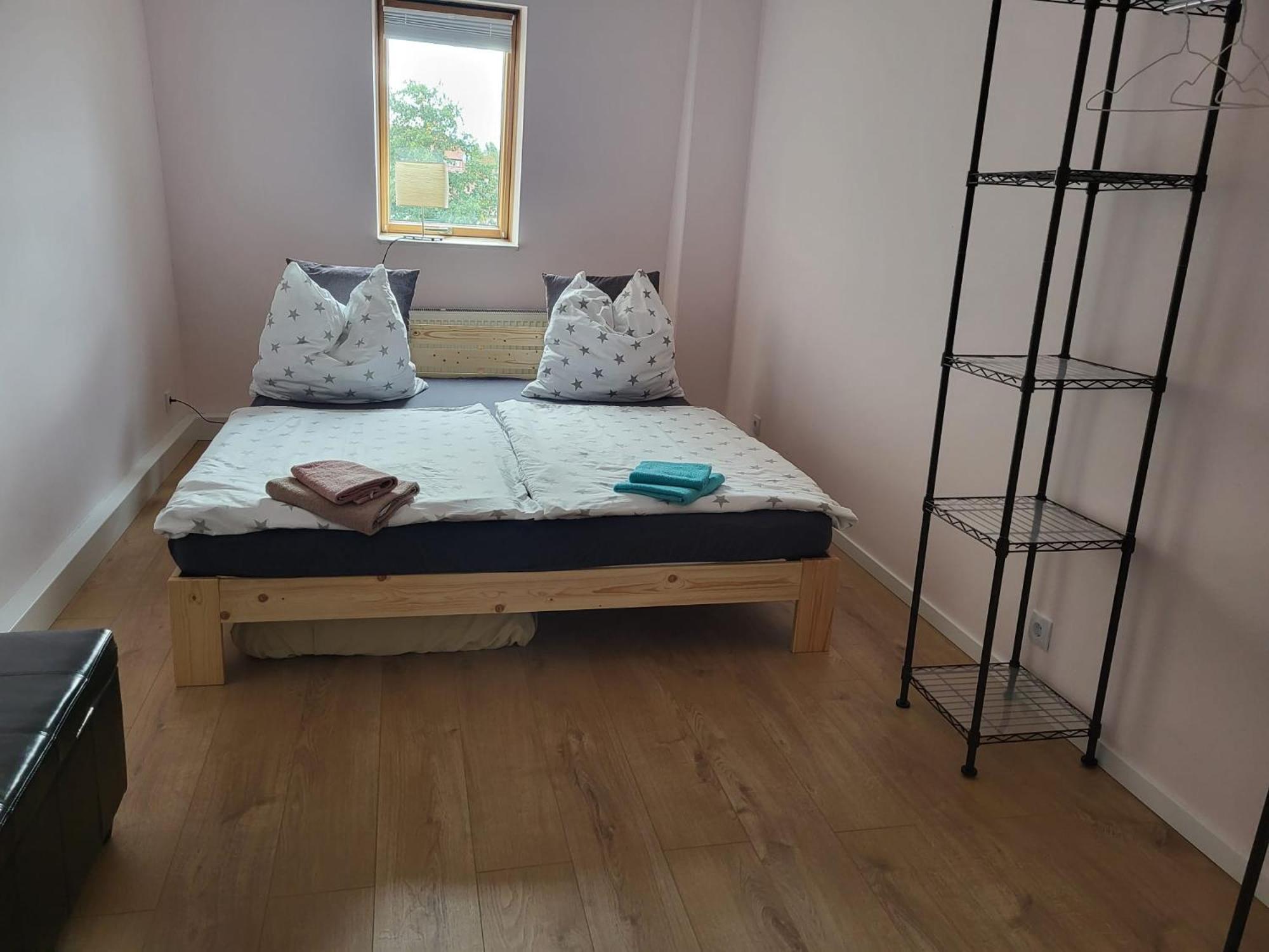 Schoene Neue 4 Zimmer Wohnung Mit Sued-Balkon Bis 8 Personen Naumburg  Buitenkant foto