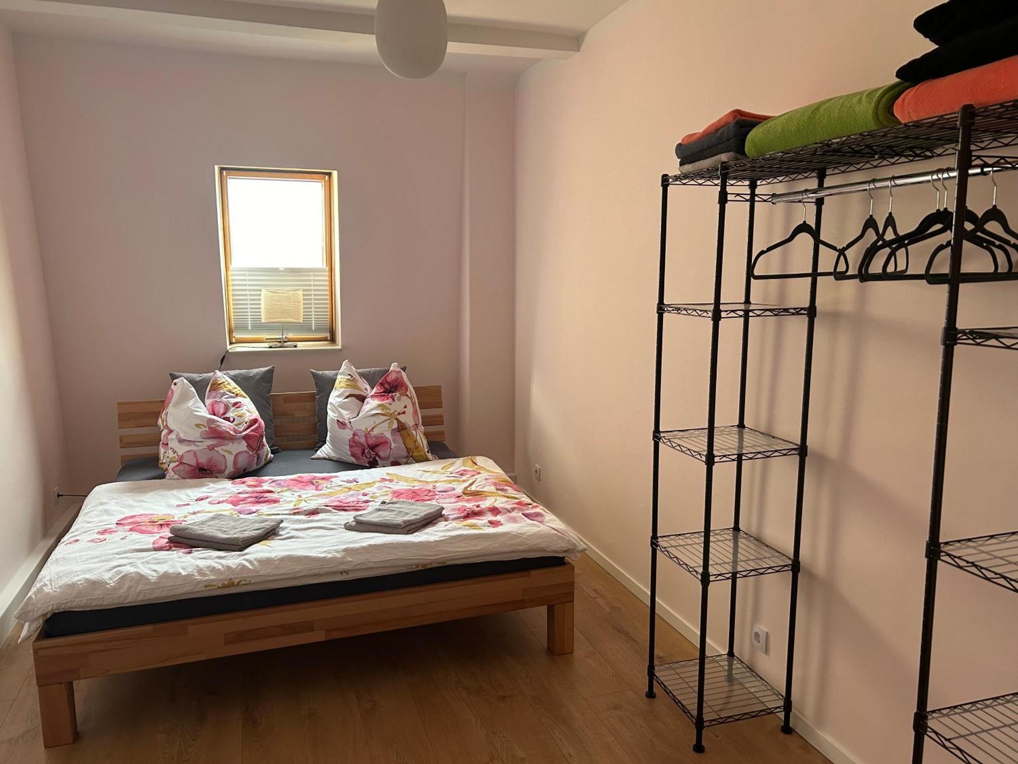 Schoene Neue 4 Zimmer Wohnung Mit Sued-Balkon Bis 8 Personen Naumburg  Buitenkant foto