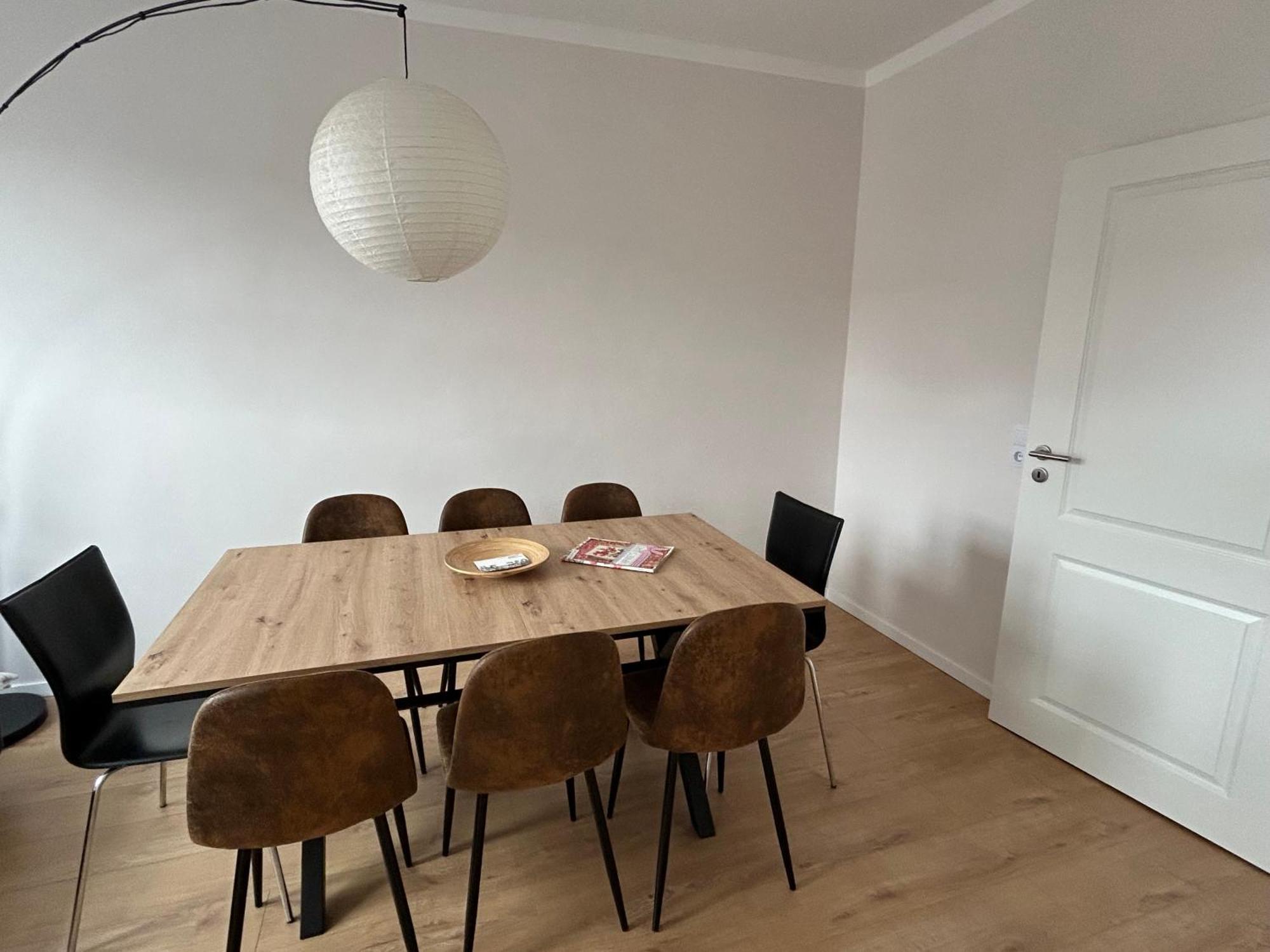 Schoene Neue 4 Zimmer Wohnung Mit Sued-Balkon Bis 8 Personen Naumburg  Buitenkant foto