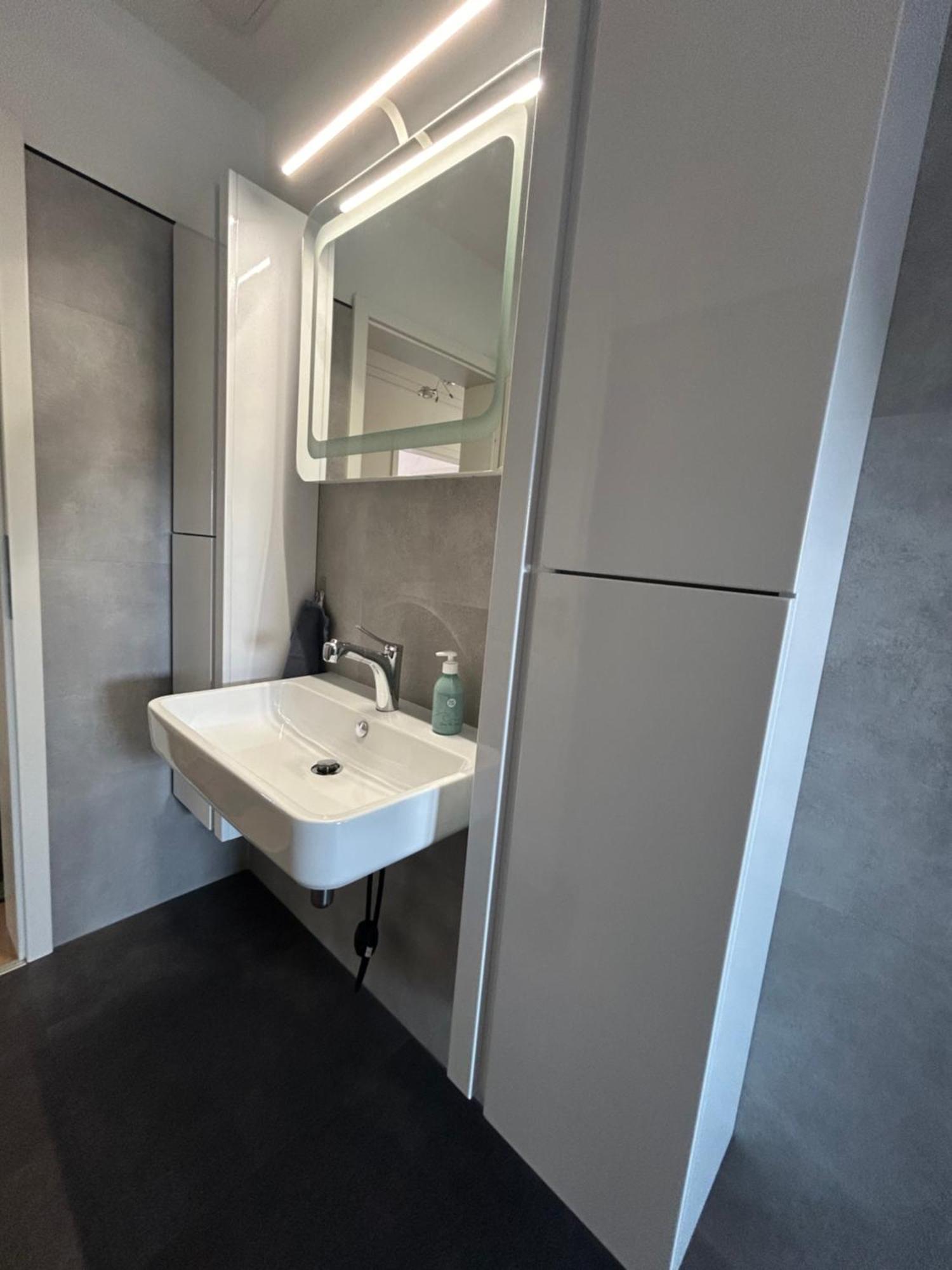 Schoene Neue 4 Zimmer Wohnung Mit Sued-Balkon Bis 8 Personen Naumburg  Buitenkant foto