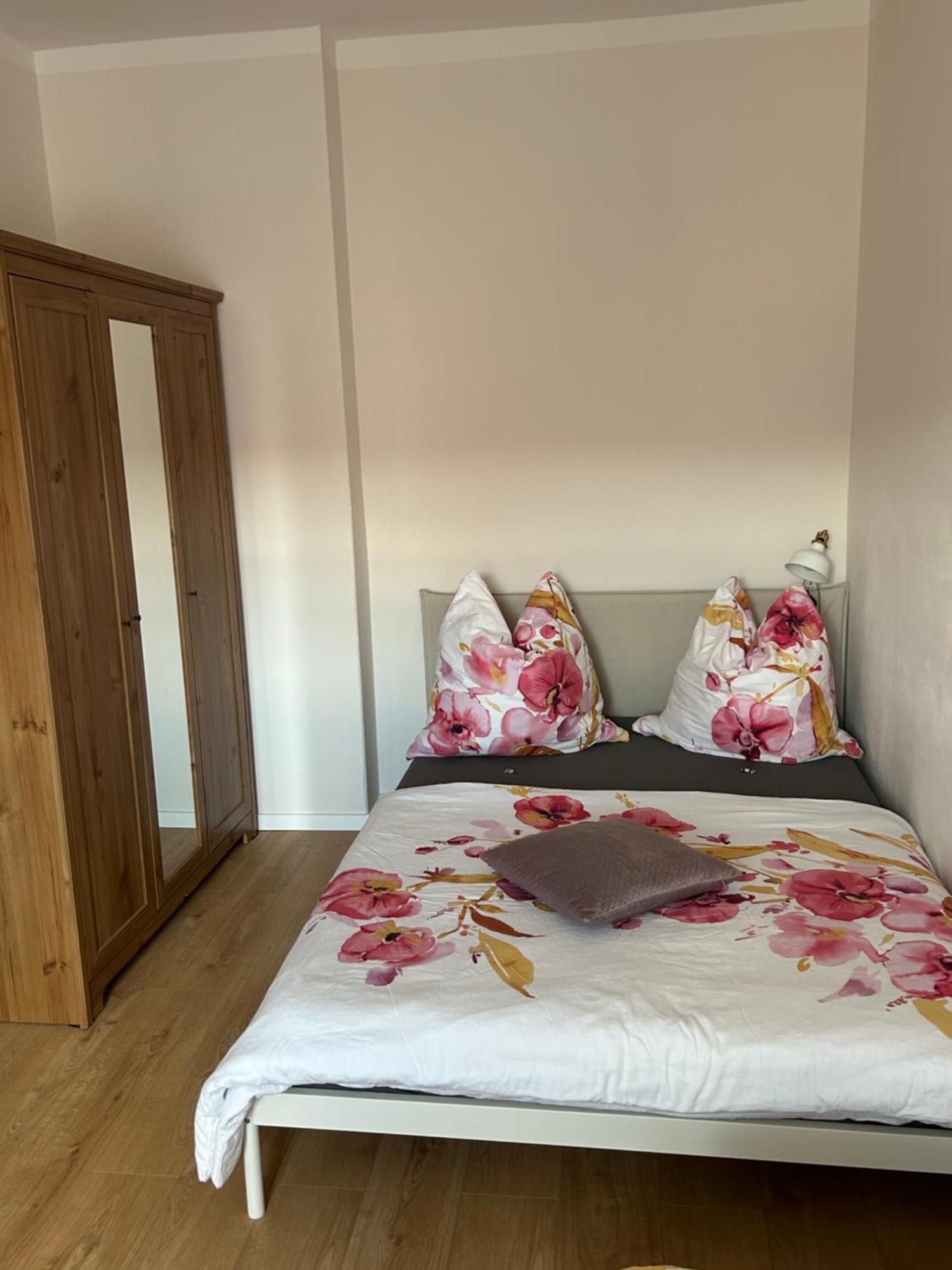 Schoene Neue 4 Zimmer Wohnung Mit Sued-Balkon Bis 8 Personen Naumburg  Buitenkant foto