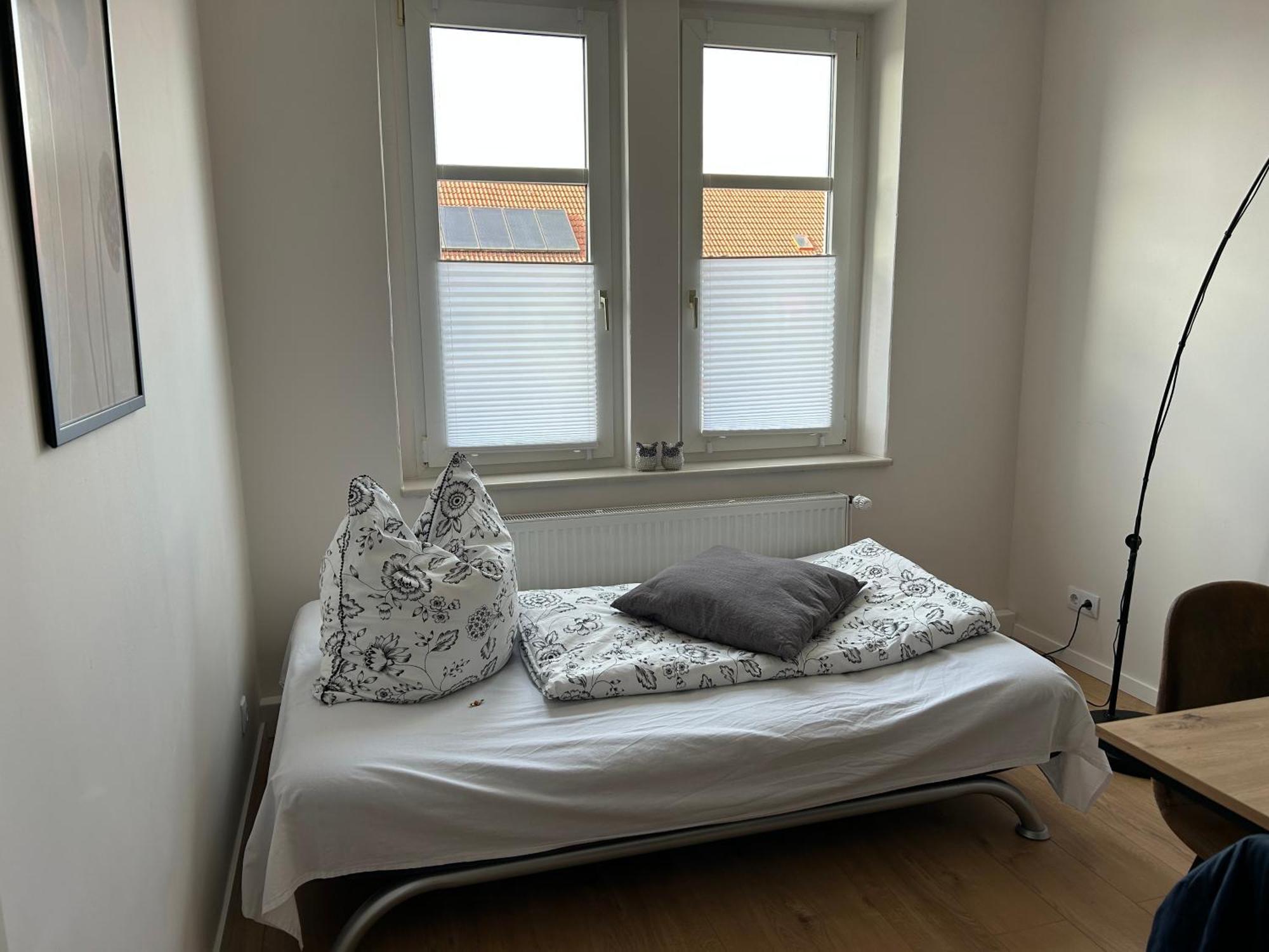 Schoene Neue 4 Zimmer Wohnung Mit Sued-Balkon Bis 8 Personen Naumburg  Buitenkant foto