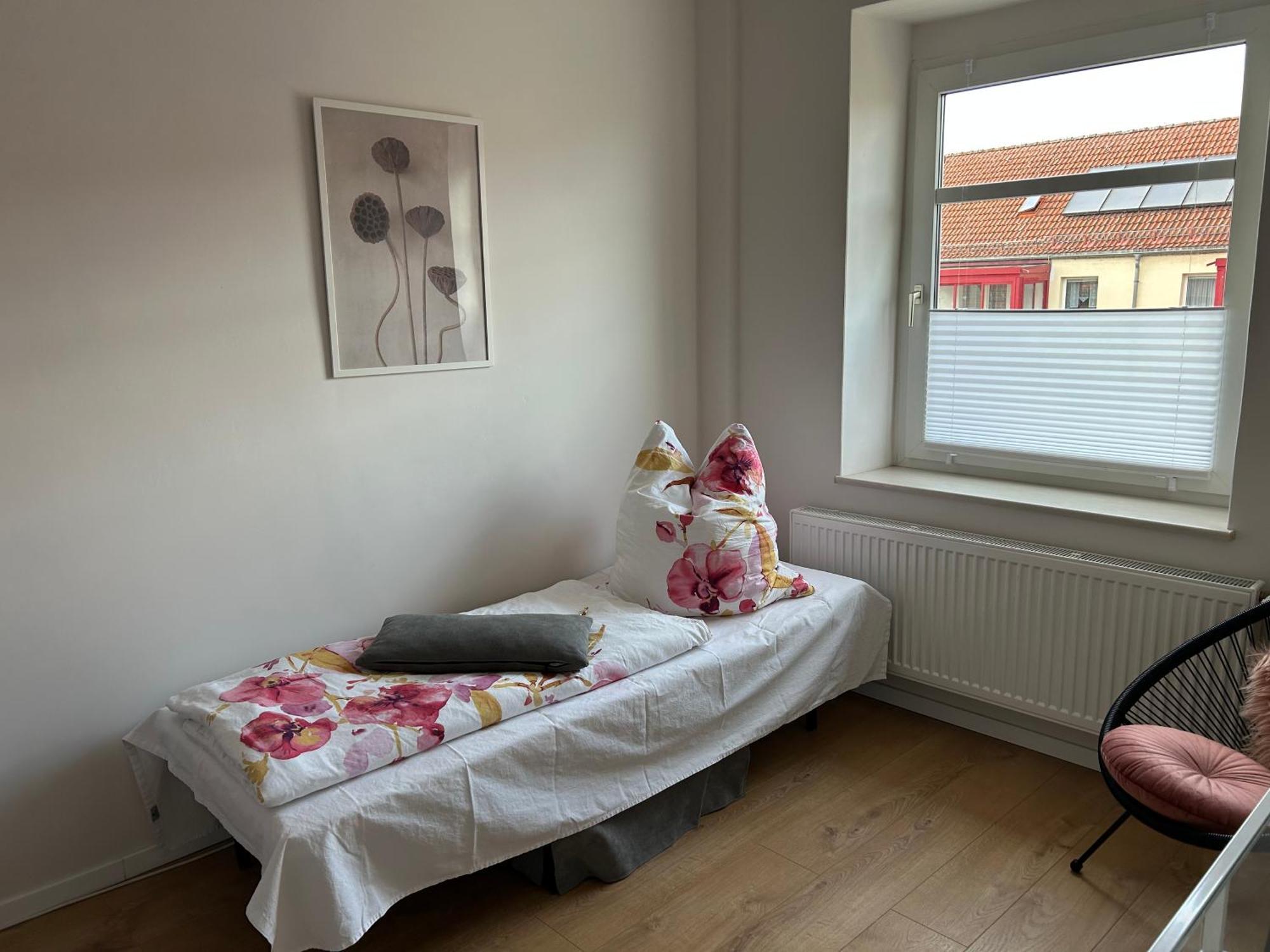 Schoene Neue 4 Zimmer Wohnung Mit Sued-Balkon Bis 8 Personen Naumburg  Buitenkant foto